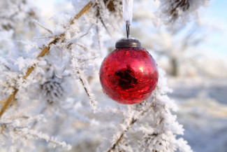 Weihnachtsspaziergang mit Christbaumkugeln_001