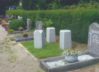 Friedhof Stelen