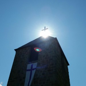 Kirchturm mit Sonne
